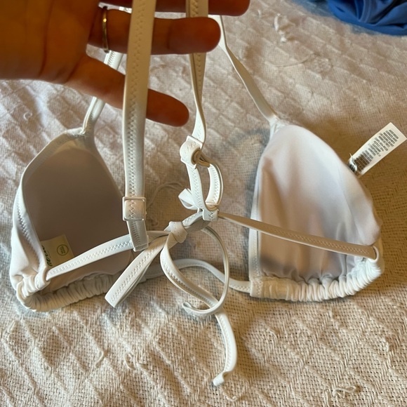 Bikini - Picture 3 of 8